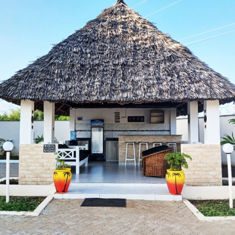 Villa Jade Harmony Poolansicht (1)